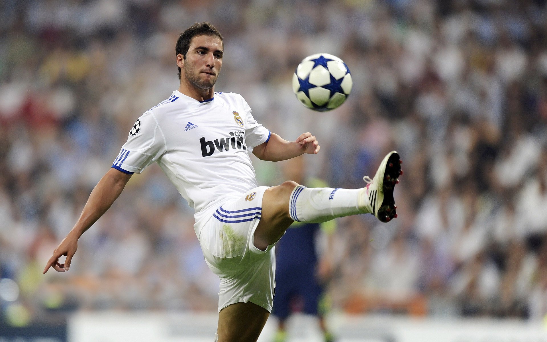 足球赛事直播互动升级，足球赛事转播平台